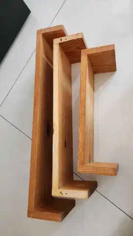 Rak kayu bentuk U set isi 3