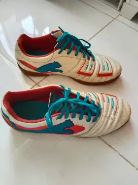Sepatu futsal puma power c-4 (uk. 43)