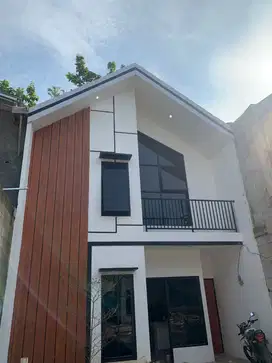 Rumah 2 lantai gokil! dengan fasilitas yang bikin kamu nggak percaya