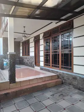 Rumah baru renovasi cakep Durensawit