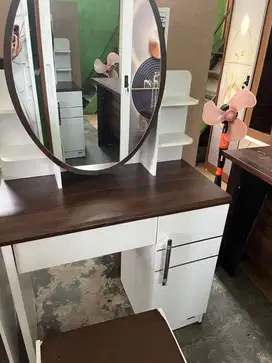 meja rias + tempat duduk busa