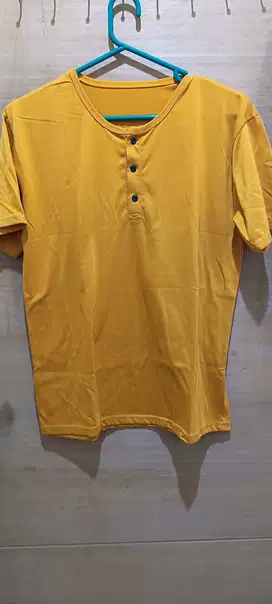 kaos henley bekas ukuran XXL