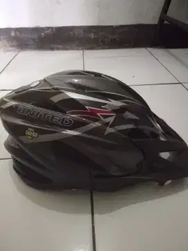Helm Sepeda Hitam
