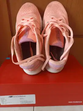 new balance running shoes W520CP8 size 37 preloved