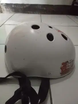Helm Sepeda Putih