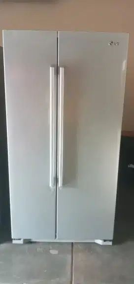 Kulkas side by side LG