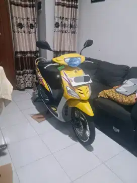 Djual mio 2004 warna kuning
