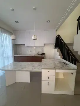 DISEWA RUMAH PIK 2 8x10 (2 LANTAI) ADA AC, KITCHEN SET, HORDEN MURAH