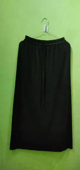 Rok Kain Plisket Warna Hitam