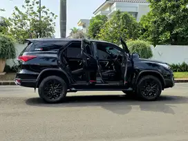 Toyota Fortuner 2.4 VRZ TRD Diesel Matic Pajak Agustus 2026