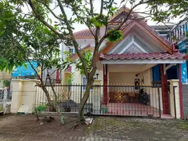 Rumah strategis di araya malang kota butuh segera laku