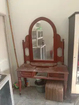 Dijual murah Rak dapur dn meja Rias masih mulus