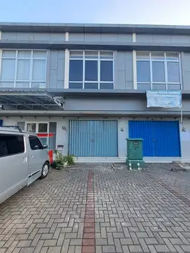 Ruko siap Pakai, selatan, 2 Lt, Di kompleks Ruko Azores Banjar Wijaya