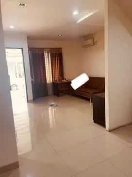 Dijual cepat Rumah 2 lantai di Casa Jardin, Jakarta barat