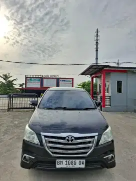 Innova 2013 V lux bensin matic. Km 148rb
