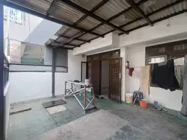 dijual rumah di taman palem lestari