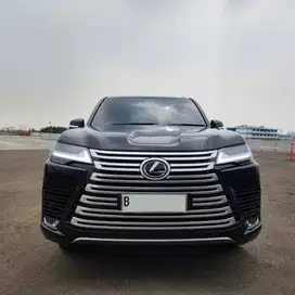 Lexus LX 600 3.4 V6 twin-turbo 2024 7-seater, Black on Black