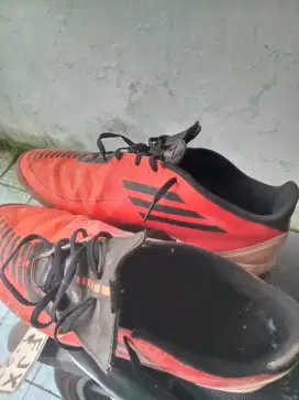 Sepatu futsal bisa nego