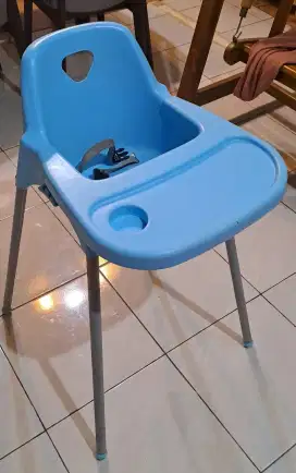 Meja makan balita