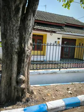 Rumah kos luas dekat sekolah petra