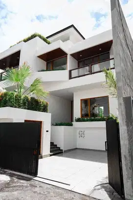 LUXURY MODERN VILLA IN BATUBOLONG CANGGU