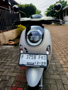 New scoopy putih prestige