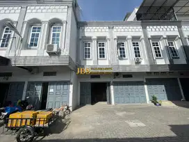 Dijual Townhouse Kondisi Kosong di Komplek The Venetian Jalan Durung