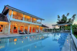 Charming 4-Bedroom Colonial-Style Villa Near Tanah Lot