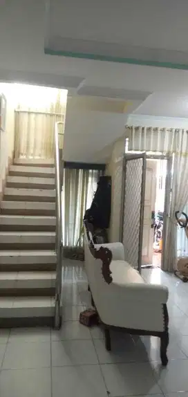 Rumah 2 1/2lt 250m type 3+2KT Taman Modern Cakung Jakarta Timur