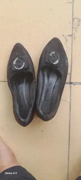 Sepatu Kerja Bahan Beludru