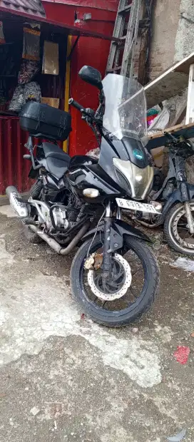 Bajaj Pulsar 220 tampilan adventure