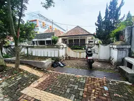 Rumah Lama Hitung Tanah Dekat Ayam Suharti di Cipaganti Cihampelas.