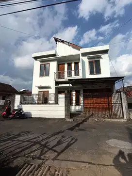 Di sewakan rumah area candi gebang dkt swalayan Pamela 6 condongcatu