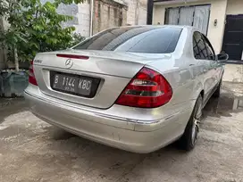 Mercedes-Benz E240 2005 Bensin