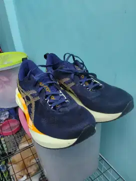 Sepatu running asics novablast 5