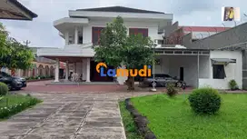 Rumah mewah dekat Hotel Aston purwosari
