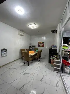 Dijual Rumah Sudut Full Perabot Komplek Merci - Volendam