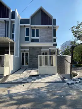 Rumah di Tenggilis tengah, Model Scandinavian Sangat dekat Raya Prapen