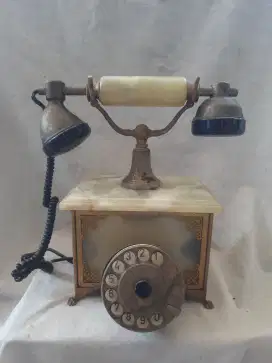 Telepon jadul antik