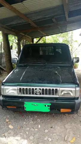 Mobil kijang tahun 1995 kijang super