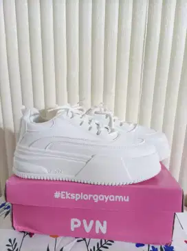 sepatu pvn warna putih