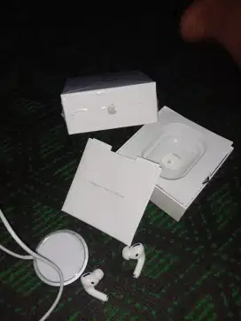airpod iphone dan wirelles charger