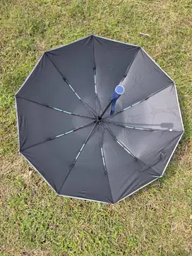 payung lipat otomatis diameter 103cm merk AGOO warna Black