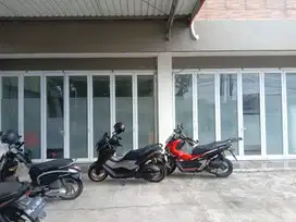 DISEWAKAN TOKO LUAS LOKASI STRATEGI DEKAT BANDARA DI TUBAN JIMBARAN