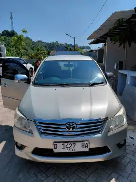 INNOVA 2.5 G DIESEL MATIC 2013