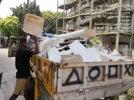Vendor angkut puing dan sampah