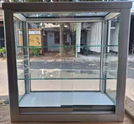 Etalase kaca 50x50x25 bekas