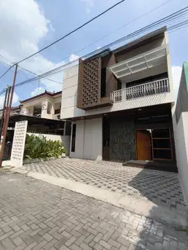 Turun Harga! Rumah 2 Lantai Dekat Al-Azhar, Bonus Furnished