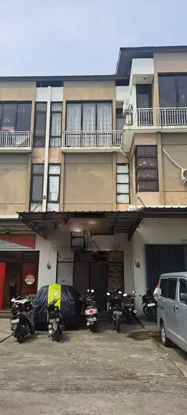 Ruko 3,5 lantai strategis pinggir jalan, Jagakarsa. Jakarta Selatan