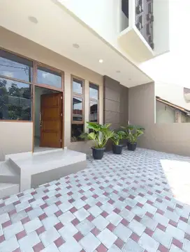 Turun Harga! Dijual Cepat, Rumah 2 Lantai Di Condongcatur Sleman